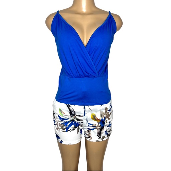 NWT 2 Pieces White and Blue Women Set Size L Short with pockets and Wrap top - Picture 2 of 7